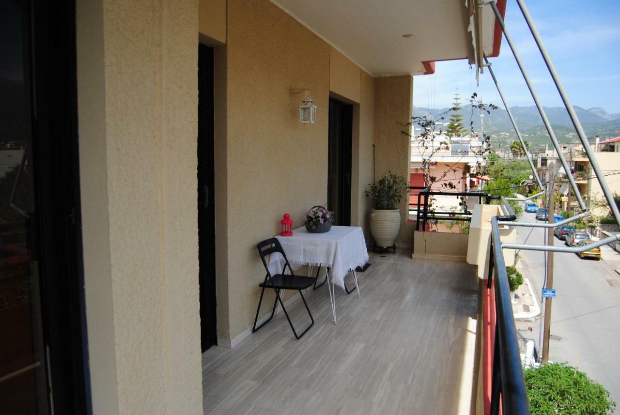 Apartment By The Beach Каламата Екстер'єр фото